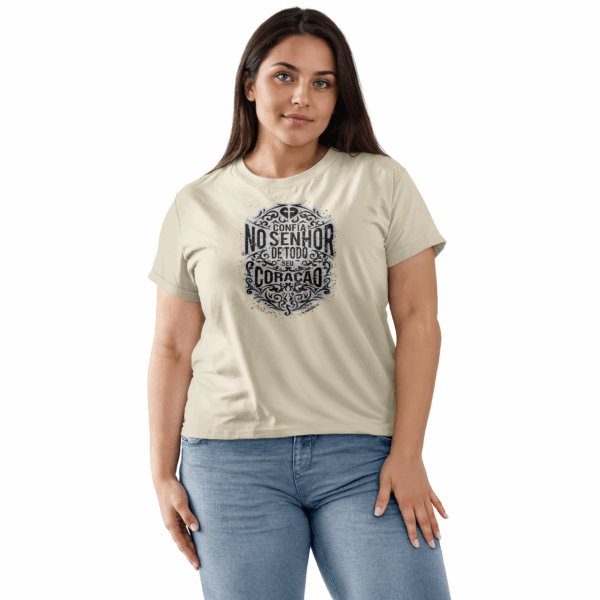 Camiseta Feminina Off White Confia no Senhor de todo seu coração