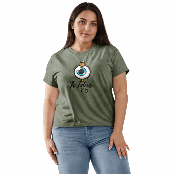 Camiseta Estonada Feminina Verde Hipócrita! Tira primeiro a trave do teu olho, e então poderás ver com clareza para tirar o cisco do olho de teu irmão. - Mateus 7:5