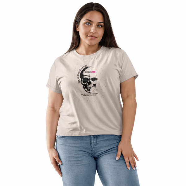 Camiseta Estonada Feminina Bege O salário do pecado é a morte. Mas o dom gratuito de Deus é a vida eterna. Por meio de Cristo nosso Senhor - Romanos 6:23