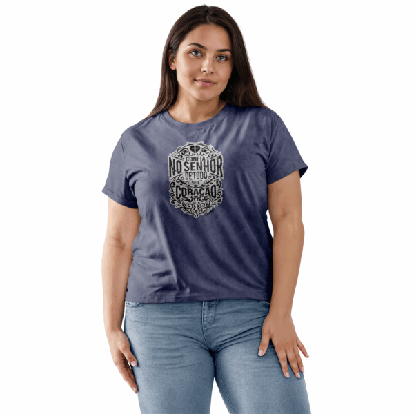 Camiseta Estonada Feminina Azul Confia no Senhor de todo seu coração - Provérbios 3:5