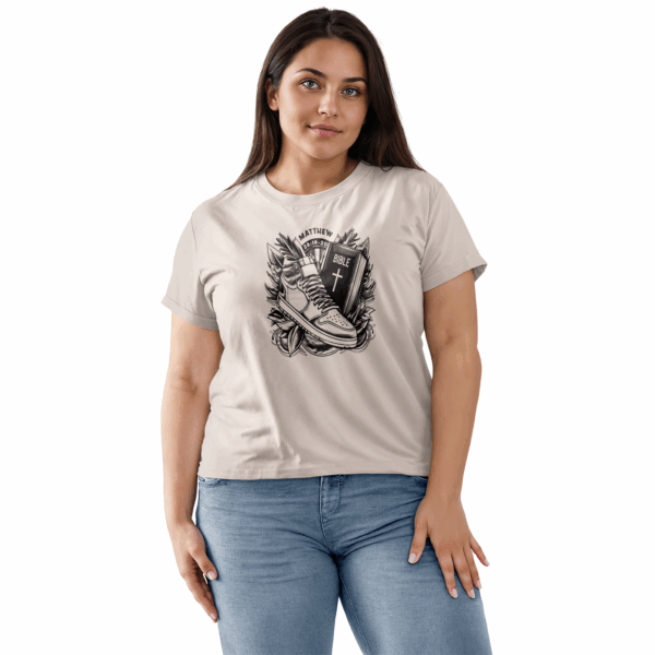 Camiseta Estonada Feminina Bege Bible - Matthew 28:19-20